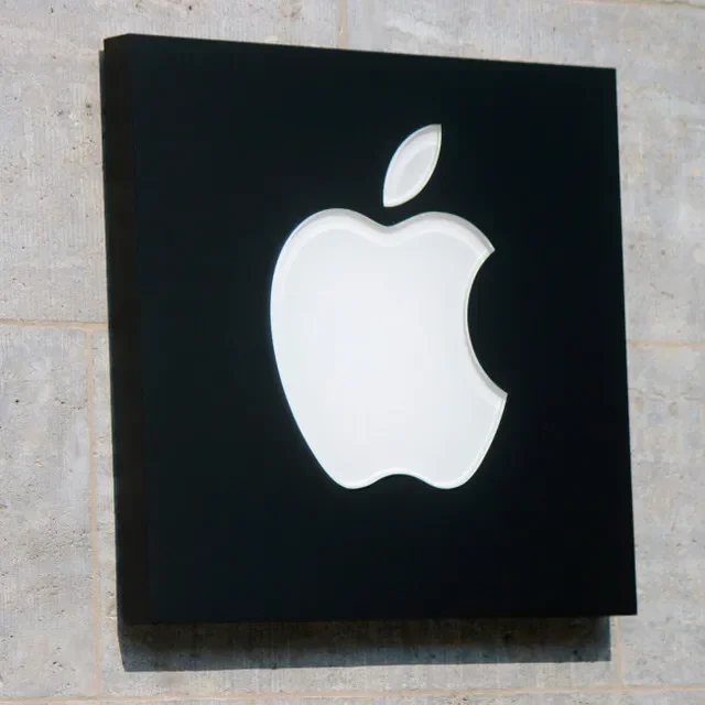 عملاق التكنولوجيا Apple