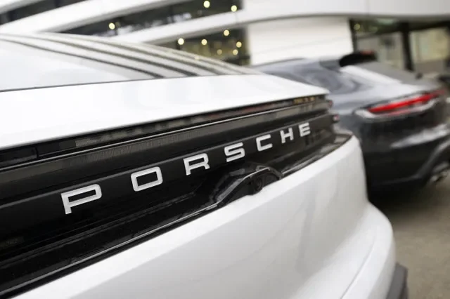 2026年3月10日,德國科隆的一輛Porsche汽車。路透社/JanaRod
