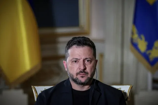 FOTO DE ARCHIVO: El presidente de Ucrania, Volodímir Zelenski, aparece en una entrevista con Reuters, en medio del ataque de Rusia contra Ucrania, en Kiev, Ucrania, el 2 de octubre de 2026. REUTERS/Alina Smutko/Foto de archivo