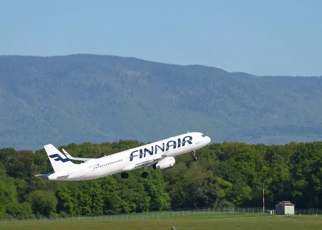 2026年4月24日,一架由 Finnair 營運的 Airbus A321-231 客機在瑞士日內瓦科萬特蘭機場起飛。REUTERS/丹尼斯·巴利布斯