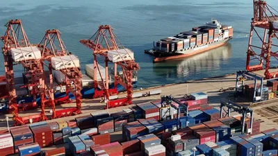 Xuất khẩu tháng 9 của Trung Quốc tăng tốc hướng tới kỷ lục thặng dư thương mại