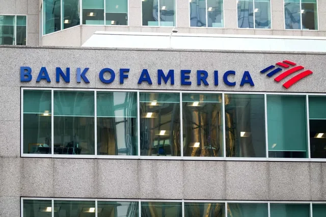FOTO DE ARCHIVO: El logotipo de Bank of America adorna la fachada de su oficina en el centro de Toronto, Ontario, Canadá, el 8 de septiembre de 2026. REUTERS/Arlyn McAdorey/Foto de archivo