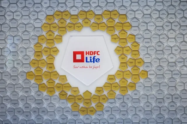 2026年6月11日,印度班加羅爾辦公室內的HDFC Life保險標誌。路透社/普里揚舒·辛格