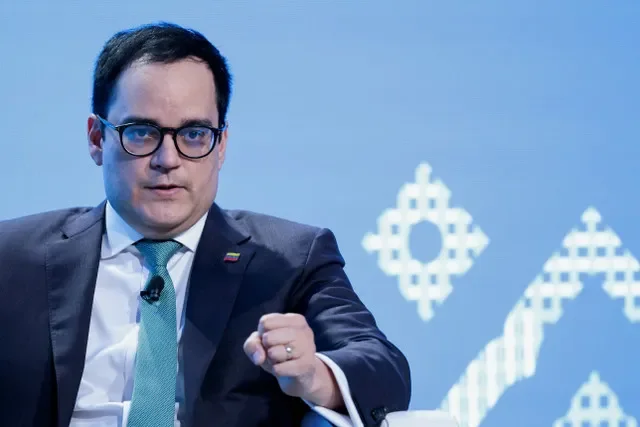 Centerview Partners is still advising Venezuela on its massive debt restructuring. Top economic adviser Calixto Ortega confirmed the partnership during IMF and World Bank meetings.
