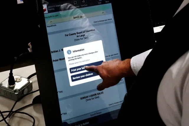 FILE PHOTO: Bartow County Elections Supervisor Joseph Kirk demonstrates a voting machine in Cartersville, Georgia, US, September 2, 2026. REUTERS/Brian Snyder/File Photo