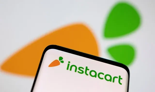 FOTO DE ARQUIVO: Smartphone com o logotipo da Instacart é visto nesta ilustração tirada em 25 de março de 2022. REUTERS/Dado Ruvic/Ilustração/Foto de arquivo