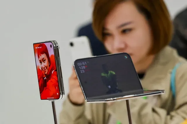 2026年9月9日,美國加州庫比蒂諾史蒂夫·賈伯斯劇院的Apple發表會活動上,全新折疊手機iPhone Duo亮相展示。路透社/卡洛斯·巴利亞