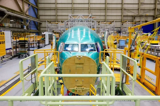 FOTO DE ARQUIVO: Um 737 MAX 10 para a WestJet, na nova Linha Norte da fábrica da Boeing em Everett, Washington, Estados Unidos, em 8 de julho de 2026. Jennifer Buchanan/Seattle Times/Pool via REUTERS/Foto de arquivo