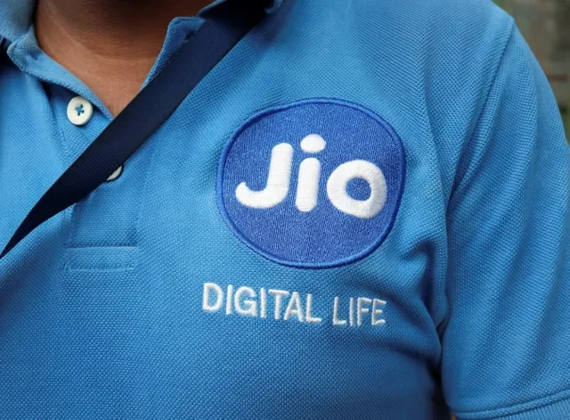 An employee wears a Reliance Industries' Jio Digital Life shirt, outside a Jio Digital Life store in Kolkata, India, June 19, 2026. REUTERS/Sahiba Chawdhary