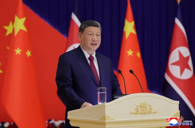 2026年6月8日,在北韓平壤,中國國家主席習近平對北韓進行國事訪問期間,在北韓領導人金正恩主持的宴會上致詞。本圖由北韓官方朝中社發布。朝中社經由路透社