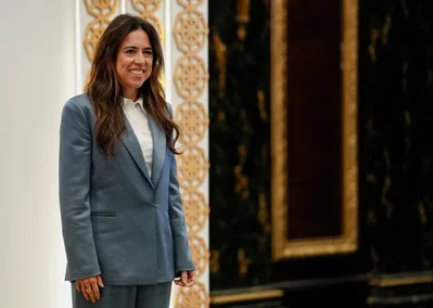 Diplomata dos Emirados Lana Nusseibeh entra na corrida pela liderança da ONU