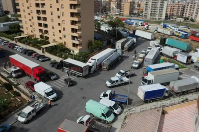意大利政府批准援助 卡車司機放緩抗議