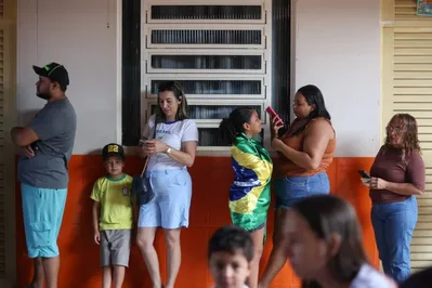 ブラジルの有権者は、現職のルイス・イナシオ・ルーラ・ダ・シルバ大統領とフラビオ・ボルソナロ上院議員による大統領選の決選投票に臨んでいる。有権者はインフレ、犯罪、汚職、財政などの主要な懸念事項を重視している。