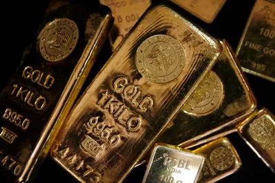 Gold Rises as Investors Await Fed Decision