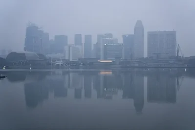 新加坡部長在天然氣與煙霾緊張局勢中訪印尼