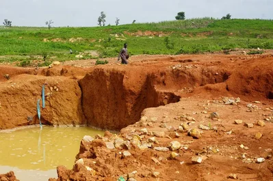Pesquisa en Nigeria atribuye a negligencia de guardias la muerte de 37 mineros