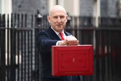 英国财政大臣筹备首份预算案