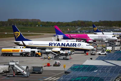 成本飆升航企放棄燃油對沖