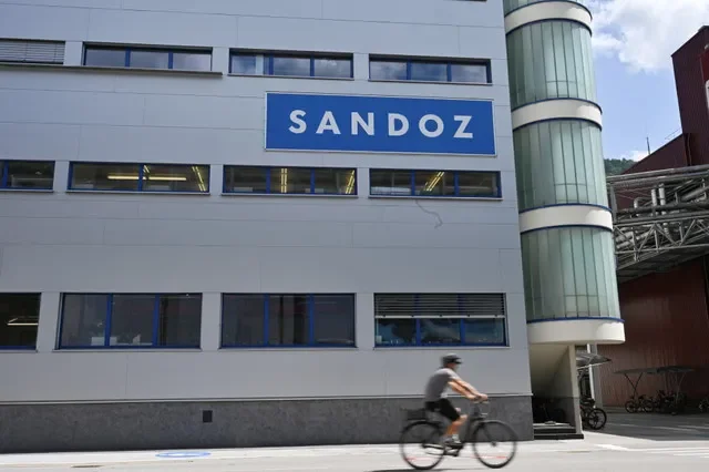 2026年7月9日,奧地利昆德爾,Sandoz盤尼西林生產廠房的建築物上展示著公司標誌。REUTERS/法里哈·法魯基