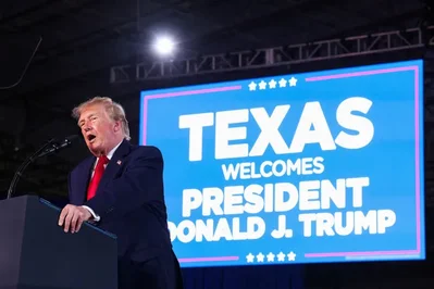Trump hace campaña en Texas para apoyar a Paxton