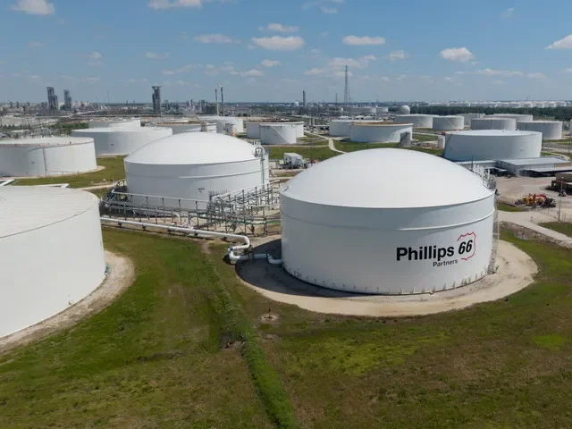 ภาพมุมมองจากโดรนแสดงท่าเทียบเรือ Phillips 66 Partners Pasadena ในเมืองพาซาดีนา ชานเมืองฮิวสตัน รัฐเท็กซัส สหรัฐอเมริกา เมื่อวันที่ 12 พฤษภาคม 2026. REUTERS/Shahrzad Rasekh