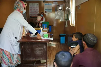 Nông dân Afghanistan quay lại trồng thuốc phiện khi hoa màu thất thu