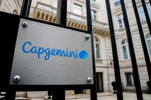 资料照片:2021年8月3日,法国巴黎,Capgemini公司总部的标识。