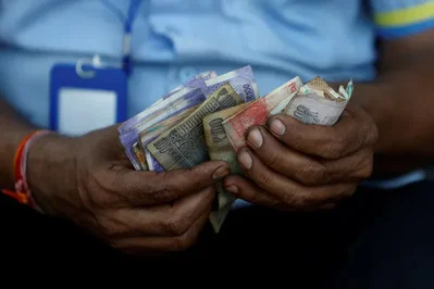 La rupia anota su mejor mes en ocho por medidas del banco central